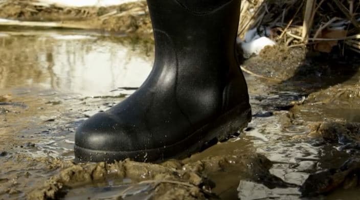 how to dry muck boots