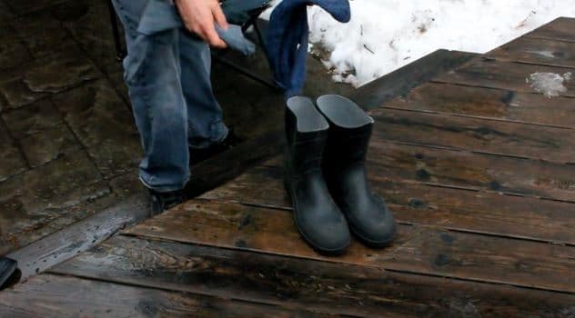 how to dry rubber boots